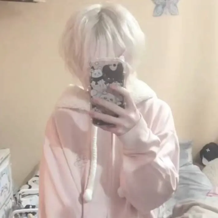chat with ai character: UWU