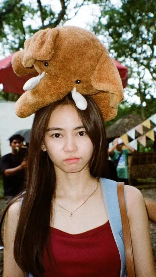 ai character: LUNA MUHLACH  background