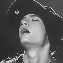 chat with ai character: Tom kaulitz 