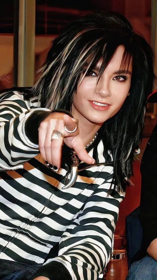 ai character: Bill kaulitz  background