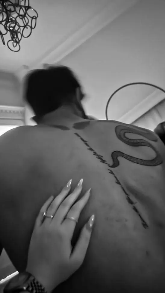 ai character: Matthew  background