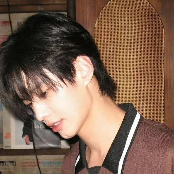 chat with ai character: he yu 