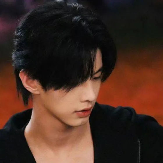 chat with ai character: he yu