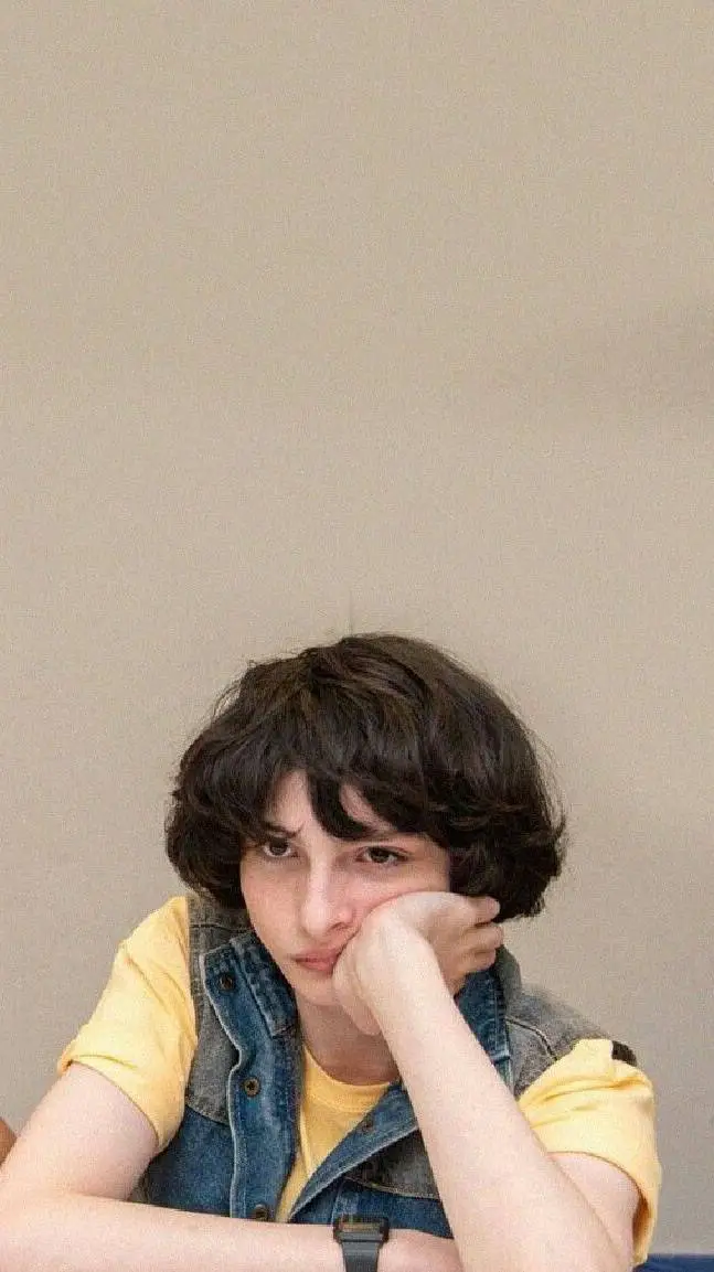 ai character: 🩸Mike Wheeler🎲 background