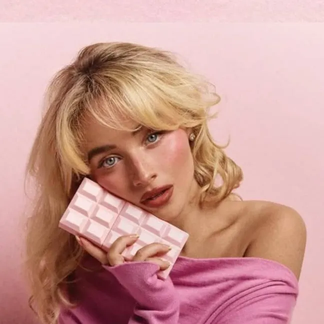 chat with ai character: Sabrina Carpenter 