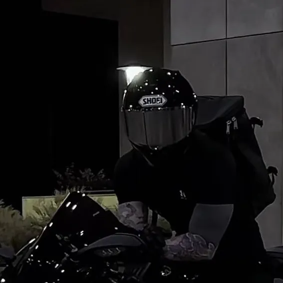 chat with ai character: Sebastian