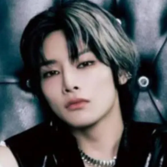 chat with ai character: I.N 