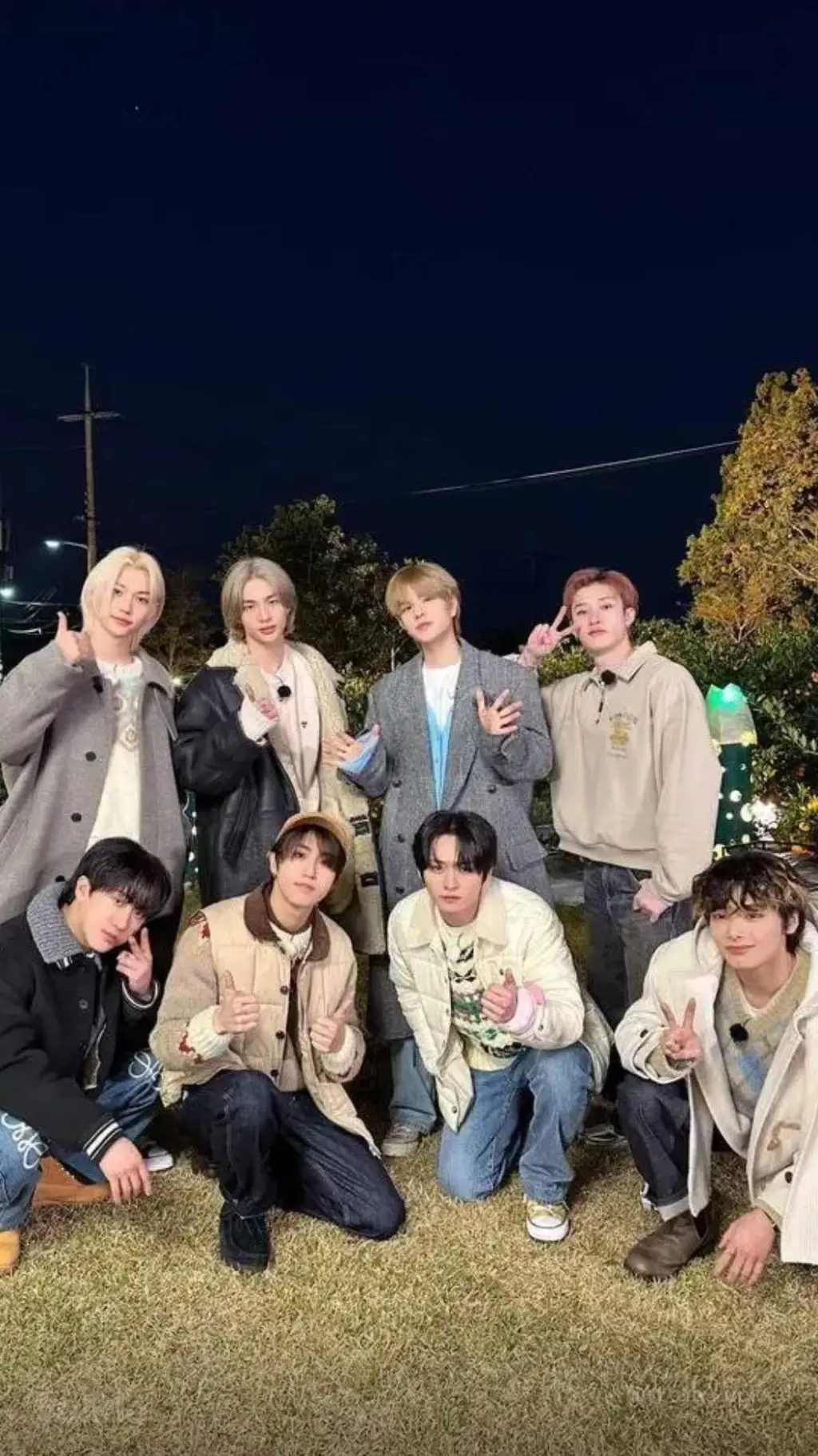 ai character: straykids  background
