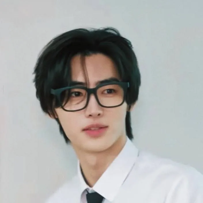 chat with ai character: Sunghoon