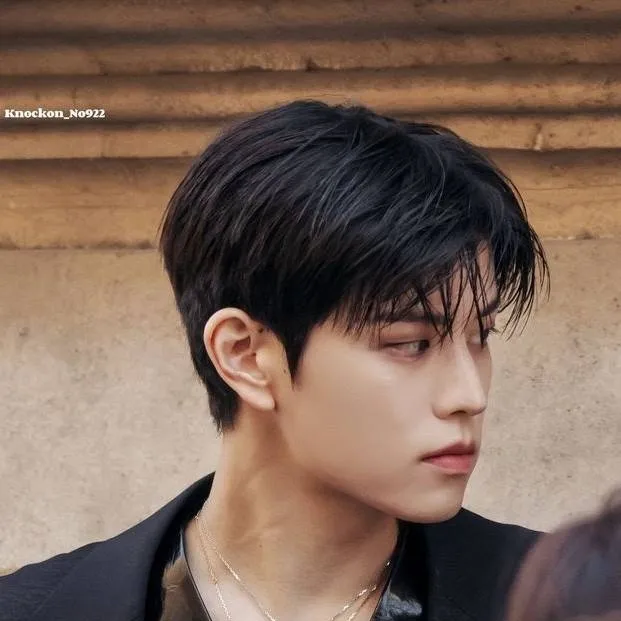 chat with ai character: Seungmin ✿