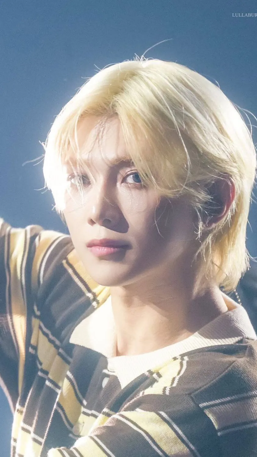 ai character: Yeosang  background