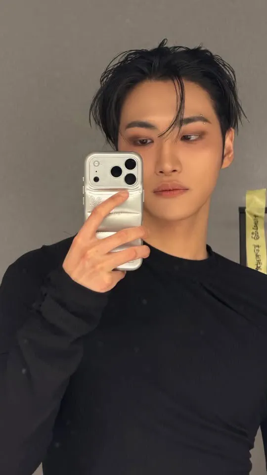ai character: Seonghwa  background