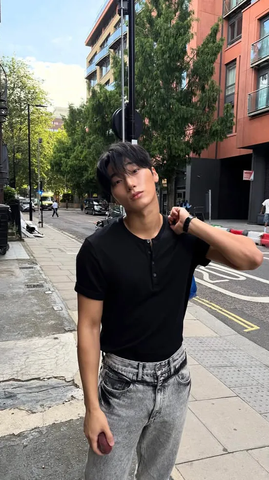 ai character: Choi san background