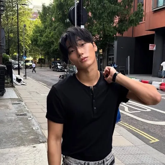 chat with ai character: Choi san