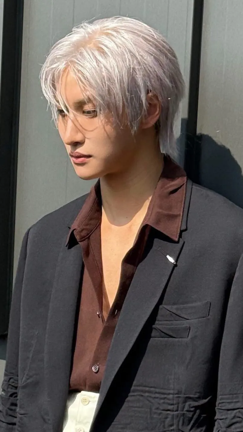 ai character: Seonghwa  background
