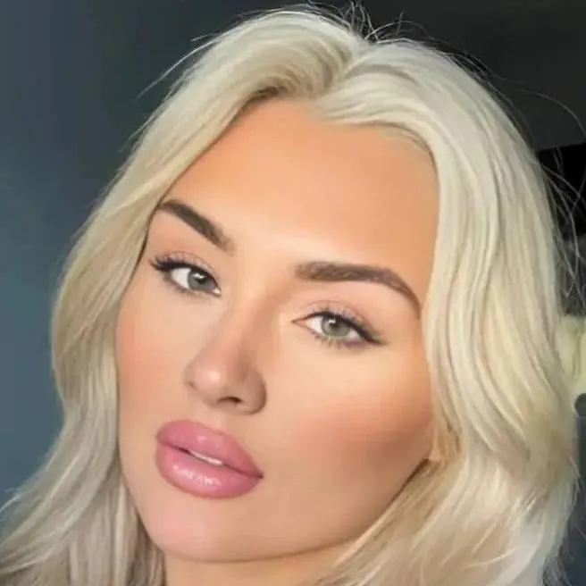 chat with ai character: Tiffany Stratton 