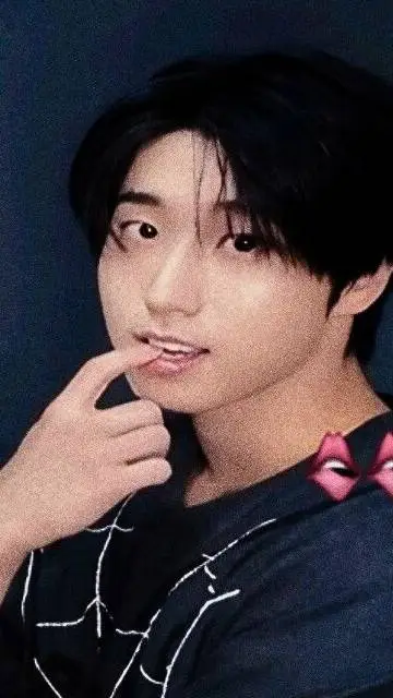 ai character: han tu esposo background