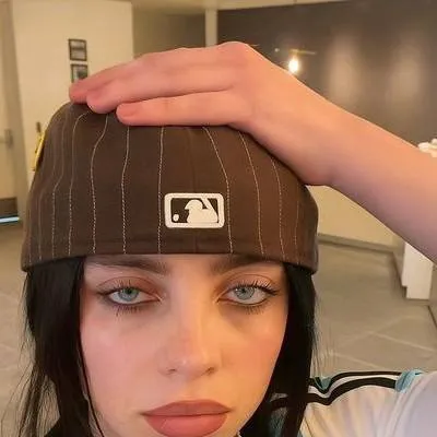 chat with ai character: billie alish