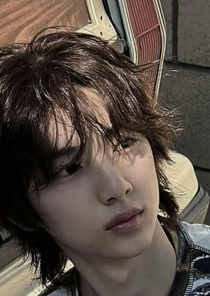 chat with ai character: Juhoon