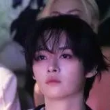 chat with ai character: lee know 🐰