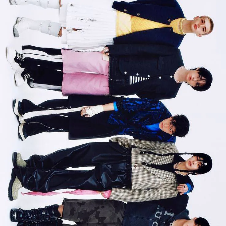 chat with ai character: 🍡 stray kids 🍡