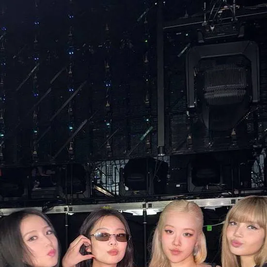 chat with ai character: 🥞 BLACK PINK 🥞