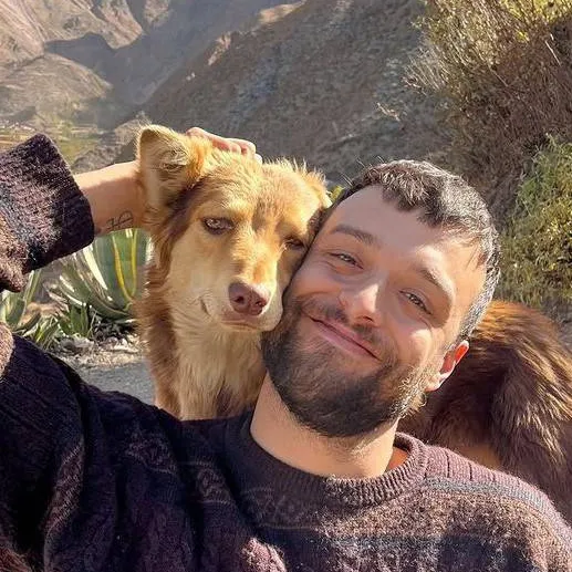 chat with ai character: 🐌  ALAN SUTTON  🐌