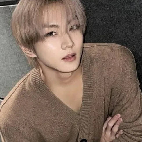 chat with ai character: 💙 JUNGWON 💙