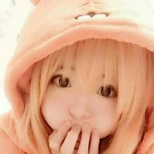 chat with ai character: szk
