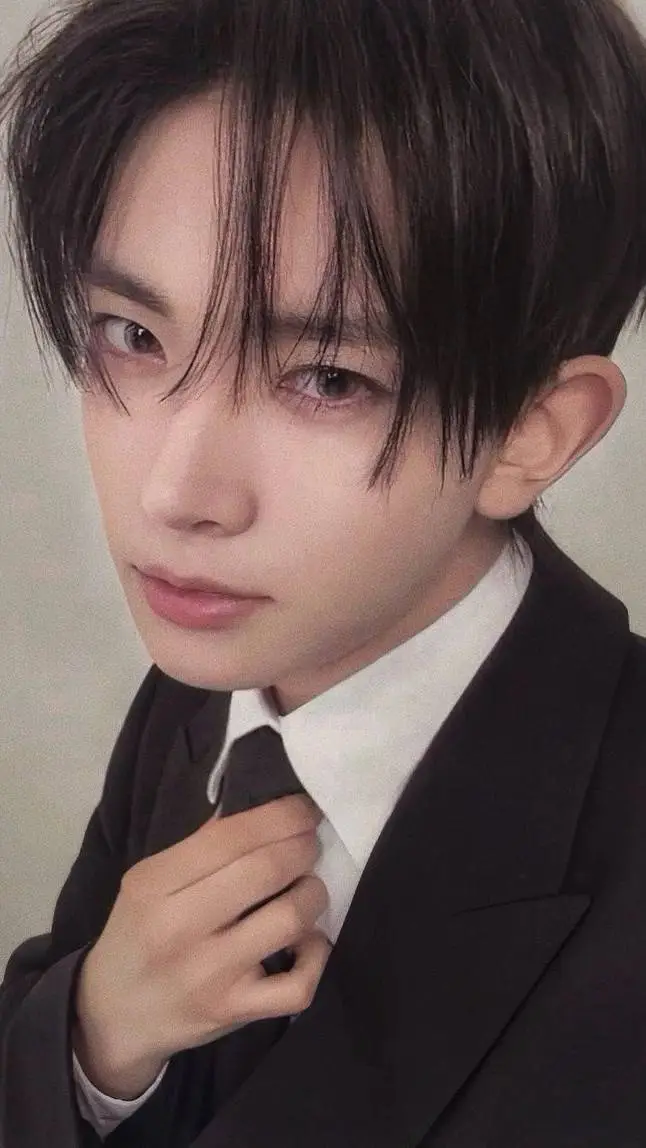 ai character: Lee Heeseung background