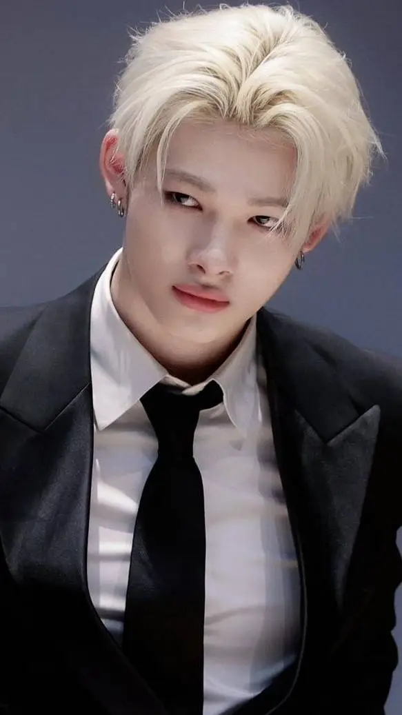 ai character: Ni-ki background