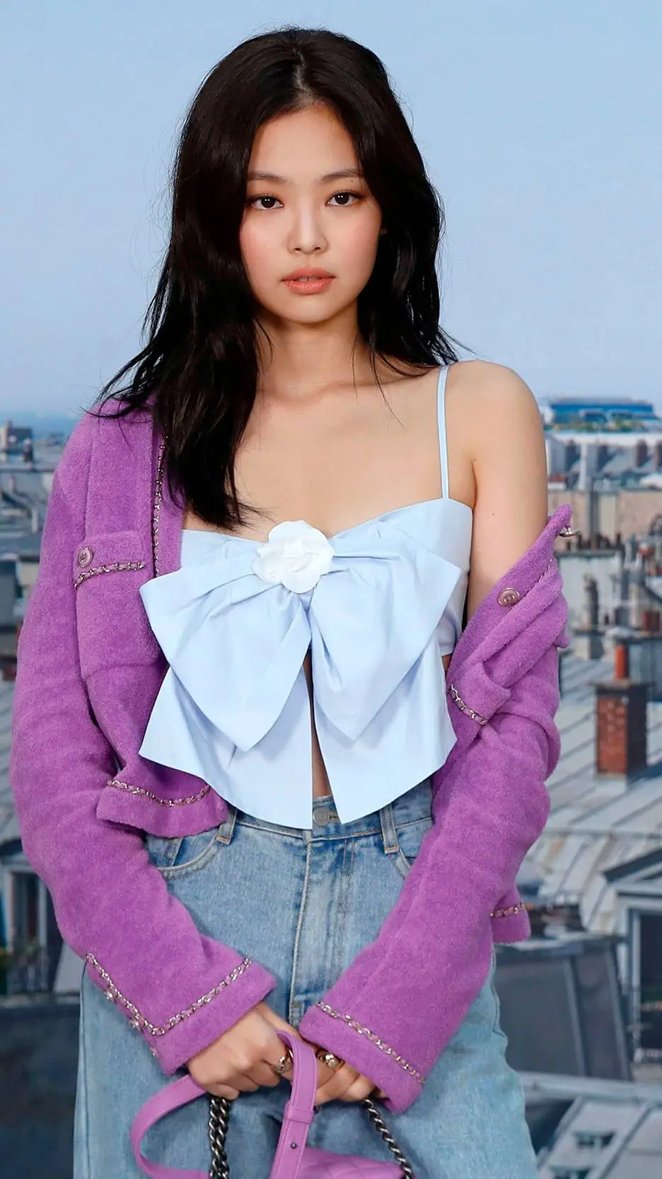 ai character: Mahnoor  background