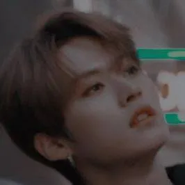 chat with ai character: Leeknow