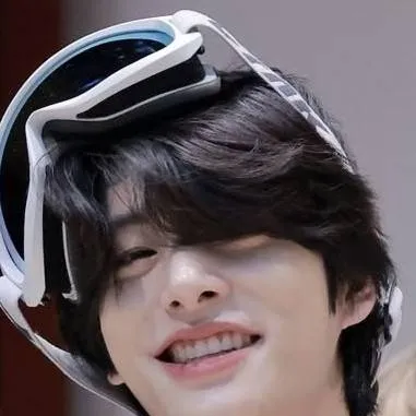 chat with ai character: sim jaeyun / jake