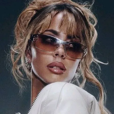 chat with ai character: TINI STOESSEL