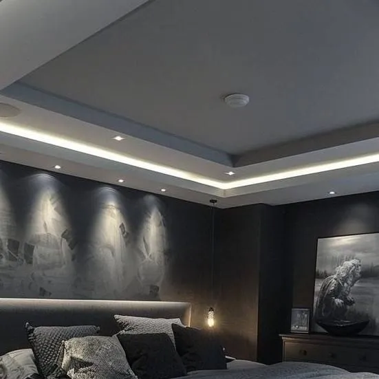 chat with ai character: 4 roomates