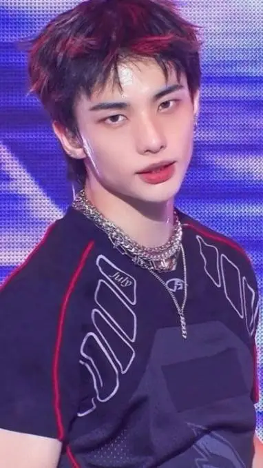 ai character: hyuinjin  background