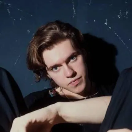 chat with ai character: Livingston