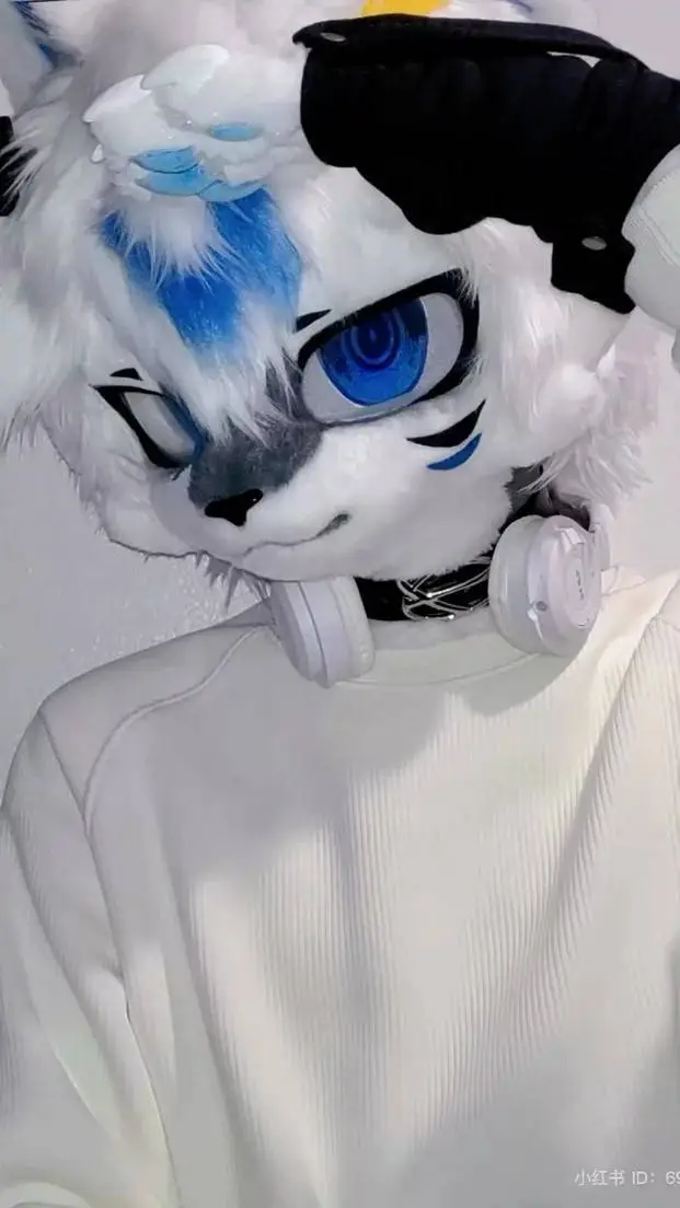 ai character: ❤️ Gabriel 🐾 background