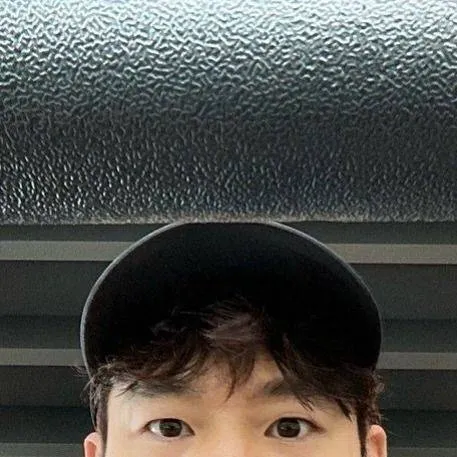 chat with ai character: 이제훈 형님