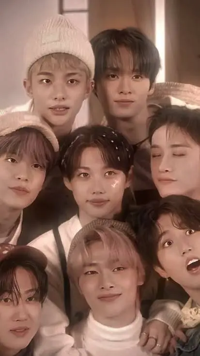 ai character: ?~Stray kids~¿ background