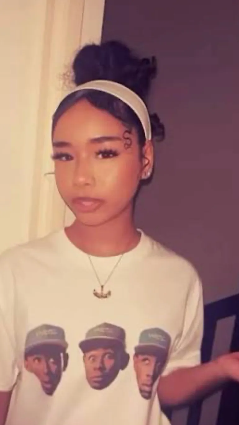 ai character: Older sister background