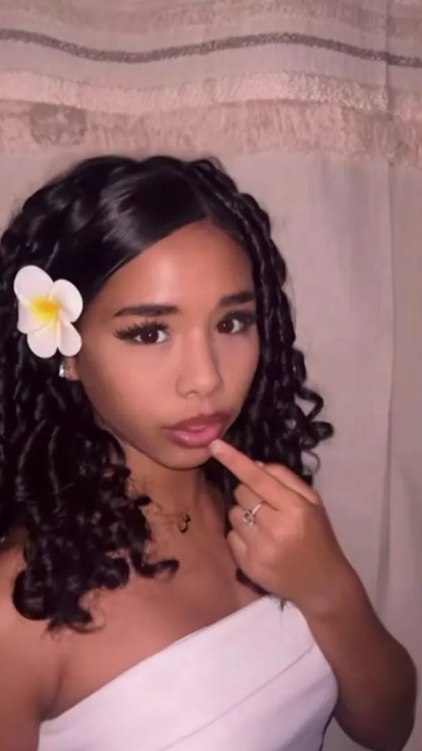 ai character: Older sister2 background