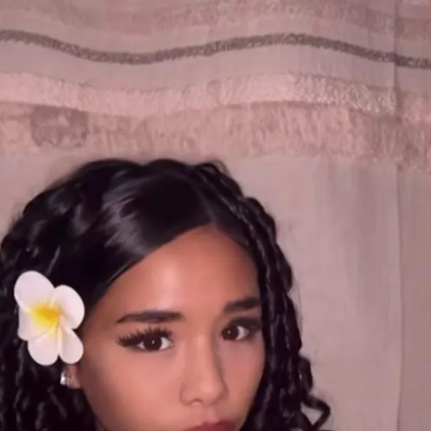 chat with ai character: Older sister2