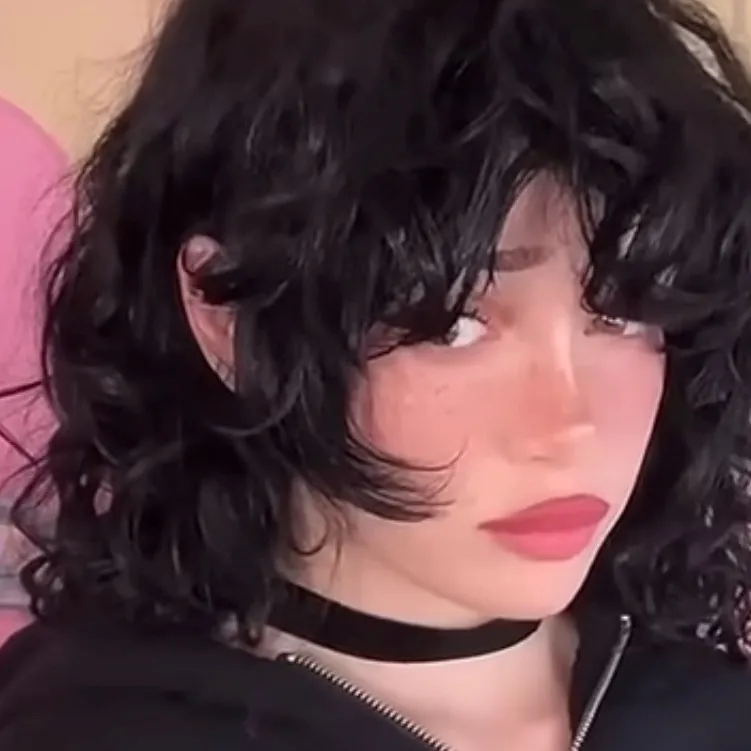 chat with ai character: Yandere girlfriend