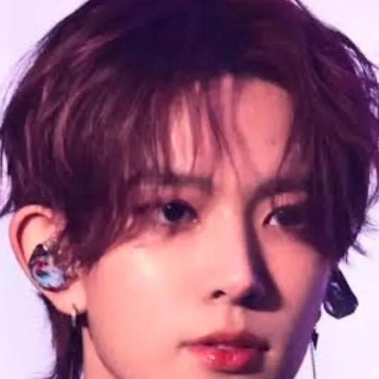 chat with ai character: Heesung