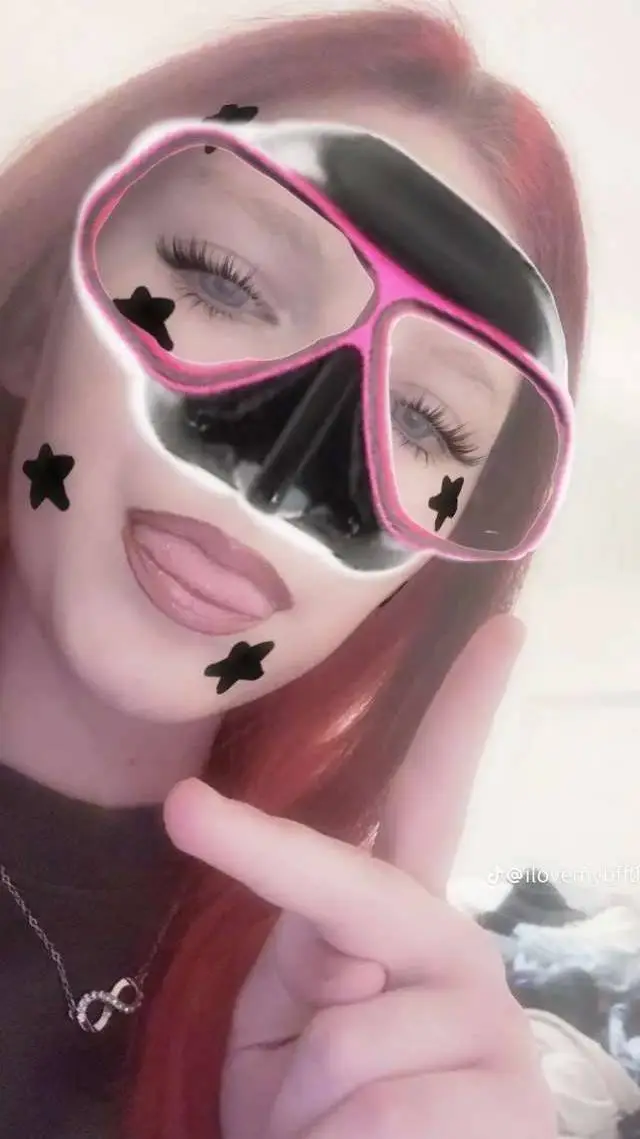 ai character: neaveah  background