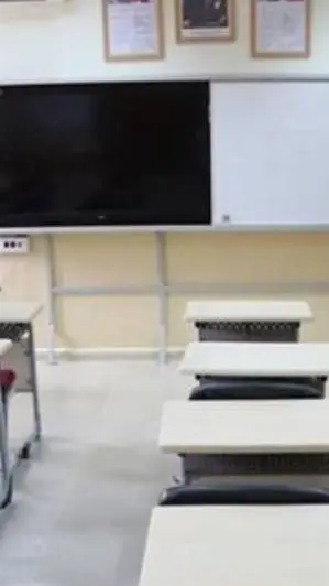 ai character: 💄💋💍💅güzel Okul💄💋💍 background