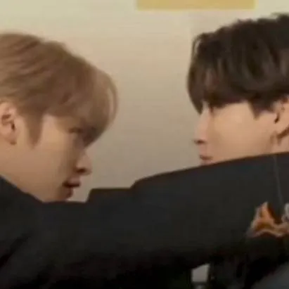 chat with ai character: Minsung💚💖