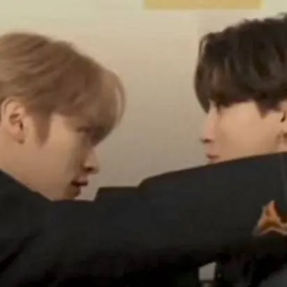 chat with ai character: Minsung Sleepover